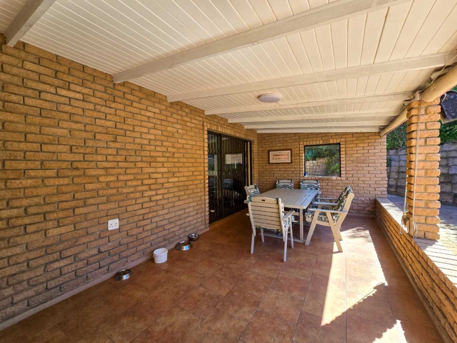 2 Bedroom Property for Sale in Stilbaai Wes Western Cape